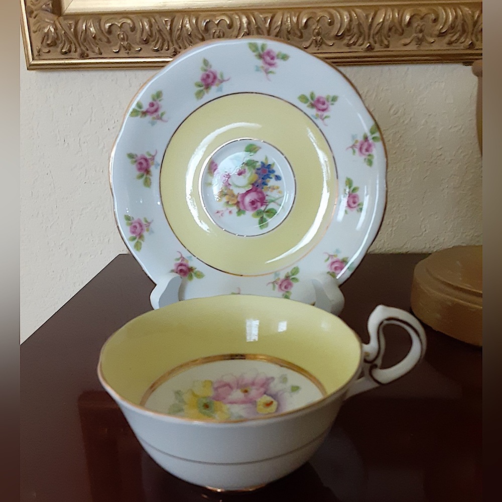 Royal Standard England Bone China Tea Cup w/ Saucer